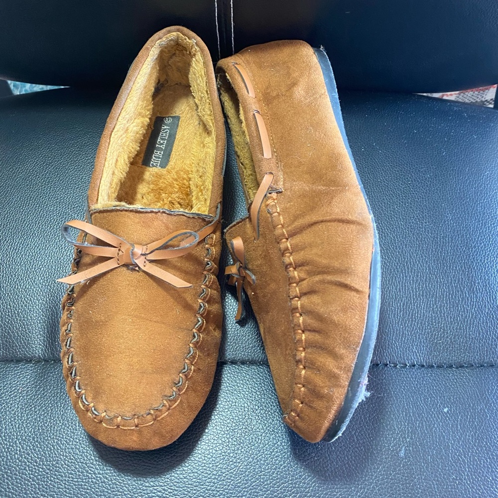 Ashley Blue Moccasin Slippers Brown Size 9.5